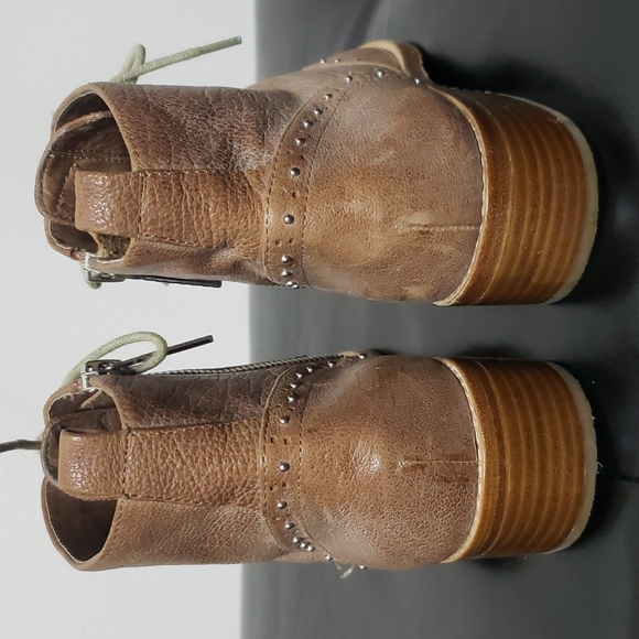 Donald J Pliner Nickki Studded Leather Lace-Up Booties Size 7 - Picture 4 of 15